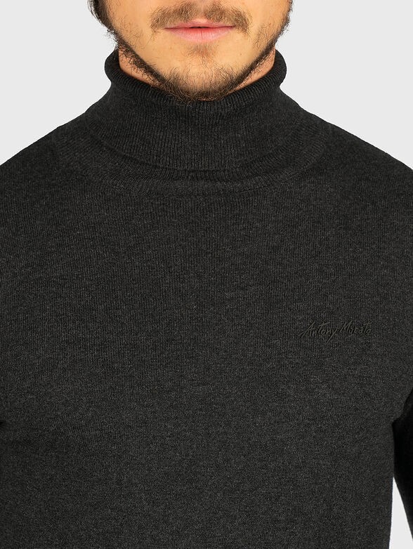 Turtle neck sweater in grey color - 2