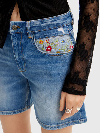 Denim shorts with floral embroideries - 3