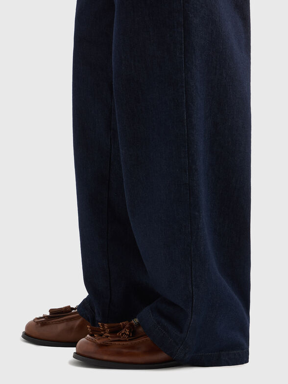 High-waisted jeans with wide legs - 2