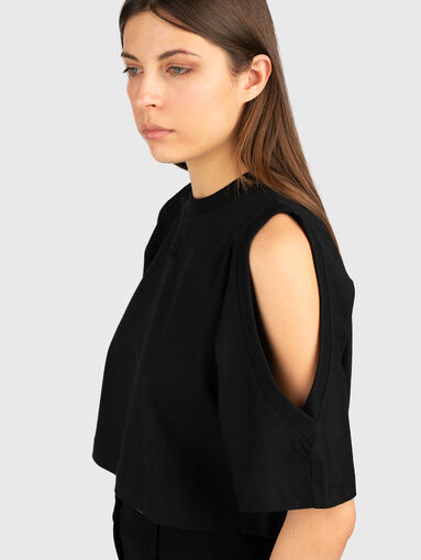 Cropped T-shirt with cut out elements - 5