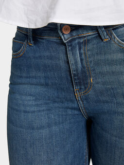 Blue jeans with logo patch - 3