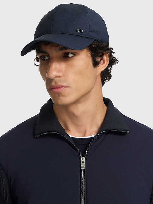 Cap with visor and logo detail - 2