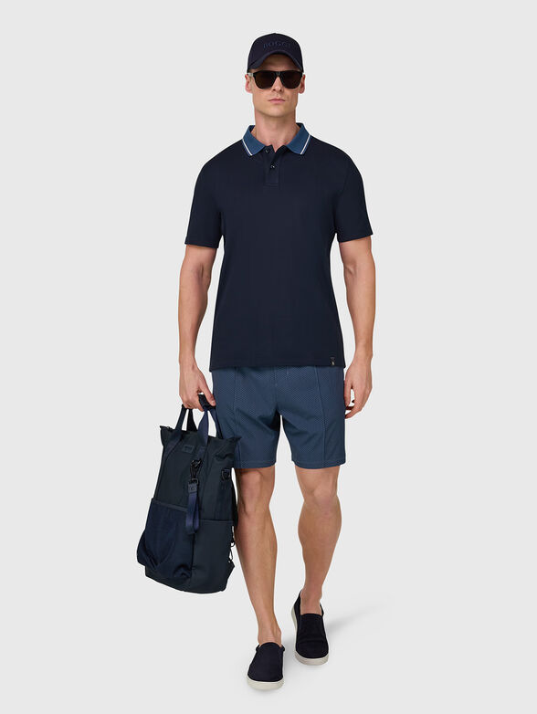 Polo shirt with a contrasting collar - 2