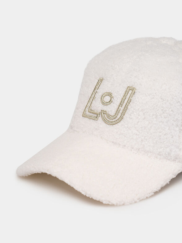 Black hat with logo embroidery and soft texture - 4