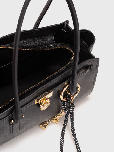 Leather bag with gold details - 5