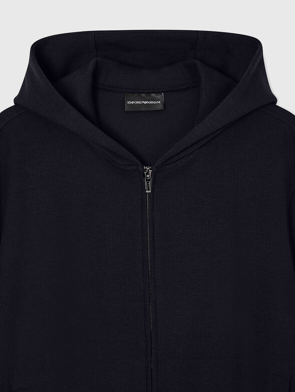 Sweatshirt with a zip and hood - 4