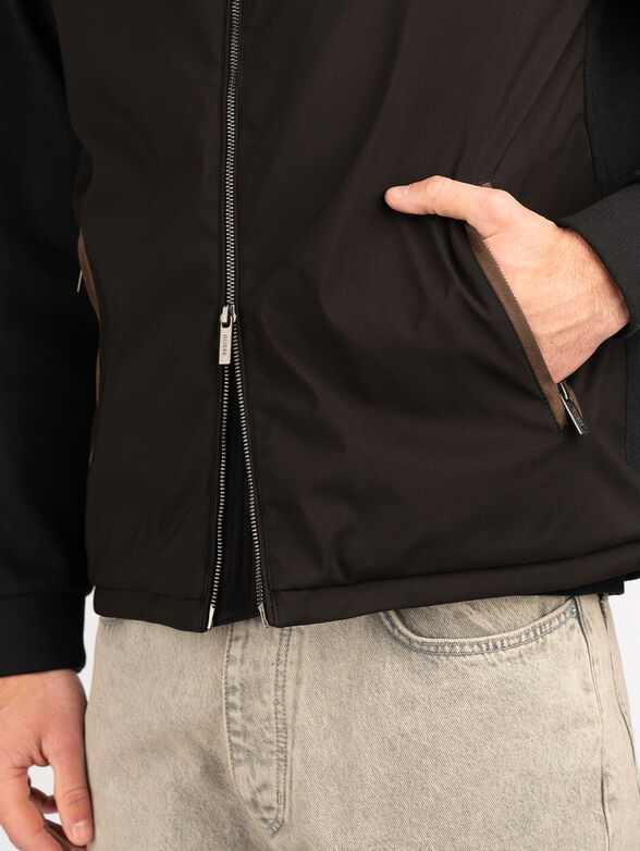 Jacket with removable hood - 5