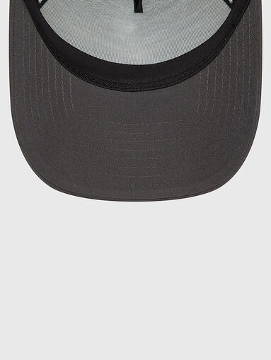 Grey cap with visor with contrast embroidery - 5
