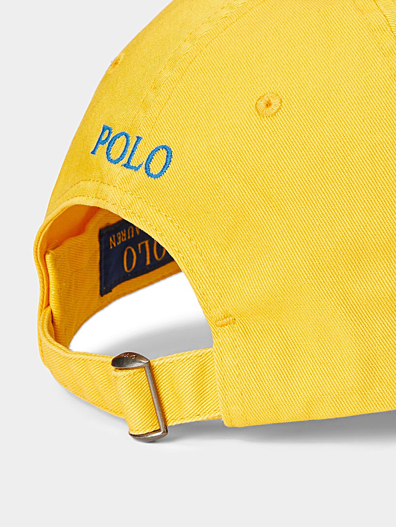 Cap with visor in yellow colour - 3