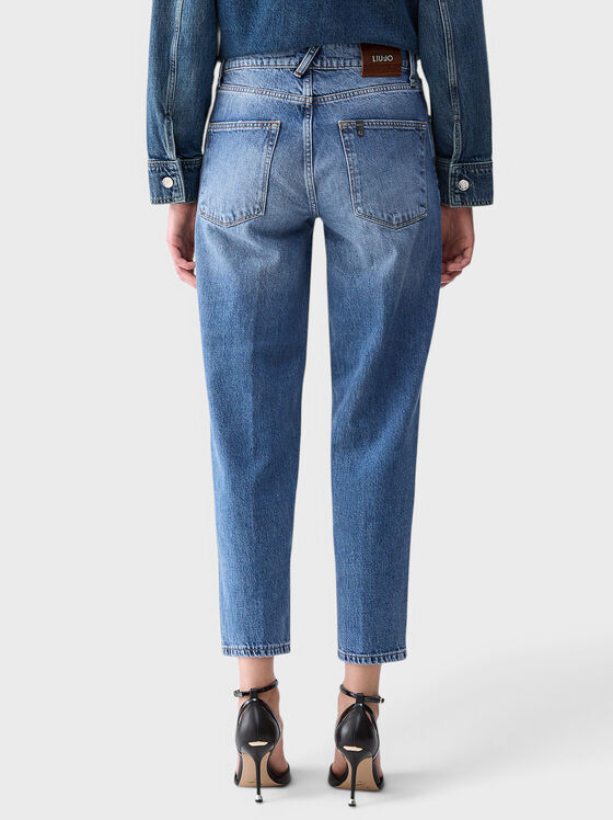 Boyfriend jeans with a faded effect - 2