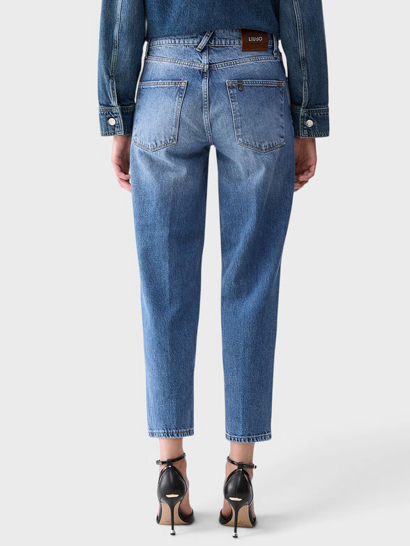 Boyfriend jeans with a faded effect - 2