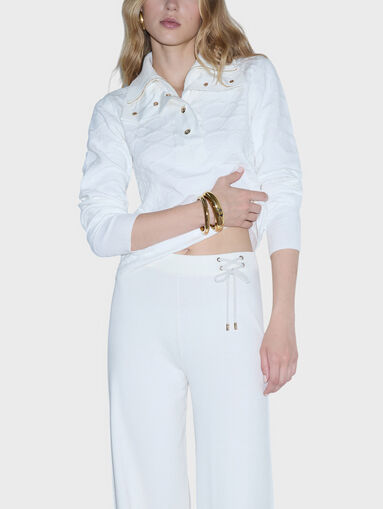 Sweater with a statement collar - 4