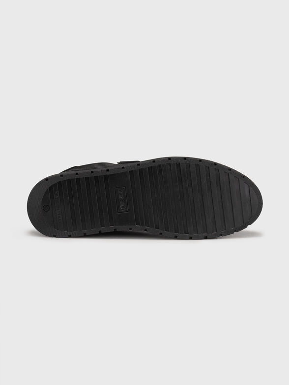 Black sports shoes - 5