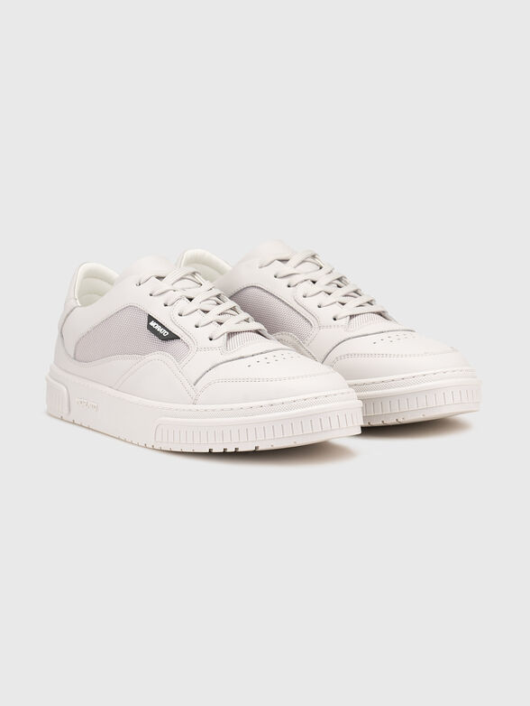 Sports shoes with logo - 2