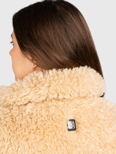 Beige vest with soft texture - 4