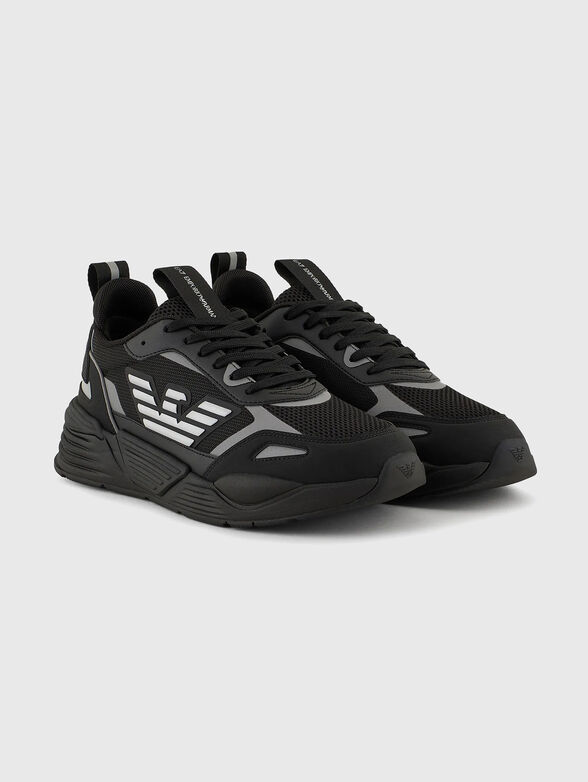 Sports shoes with logo accent - 2