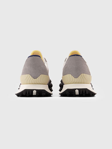 XC-72 sports shoes with contrasting elements - 3