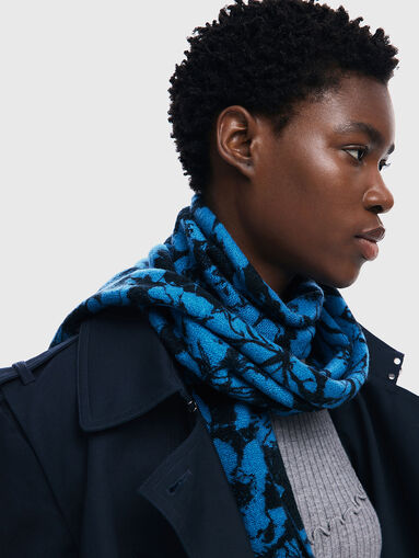 Knitted scarf with floral design - 4