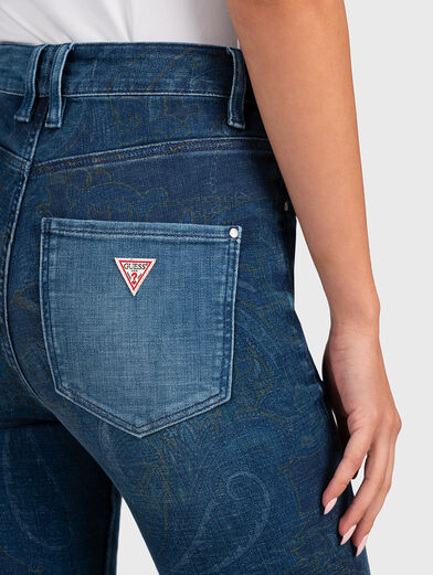 High-waisted jeans with paisley motifs - 3