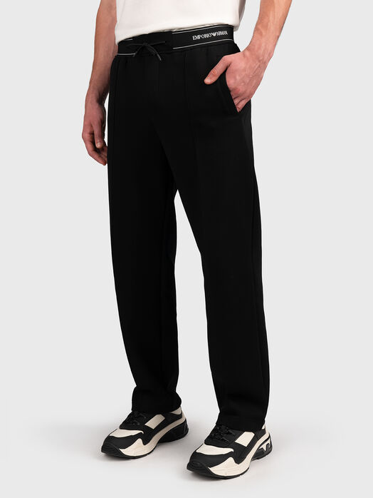 Trousers with contrasting logo accent