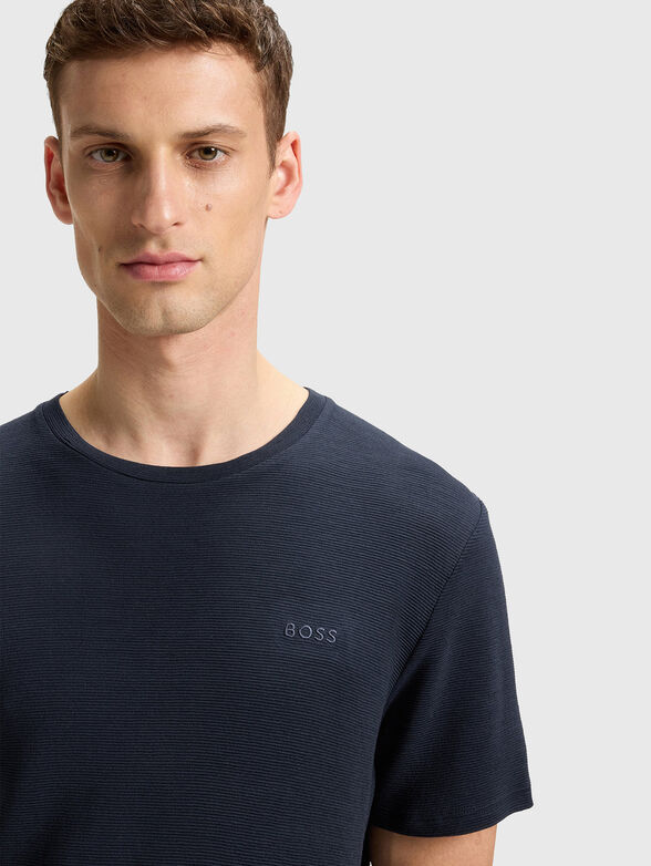 T-shirt with oval neckline - 4