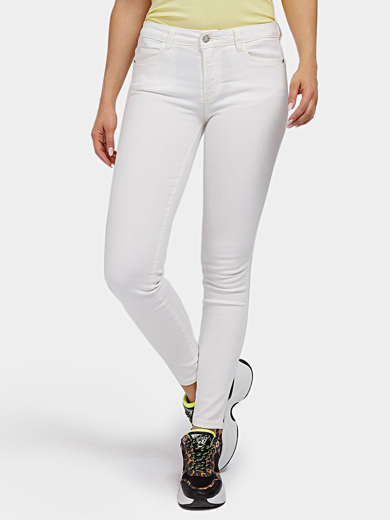 CURVE X Skinny jeans in white color brand GUESS Globalbrandsstore en