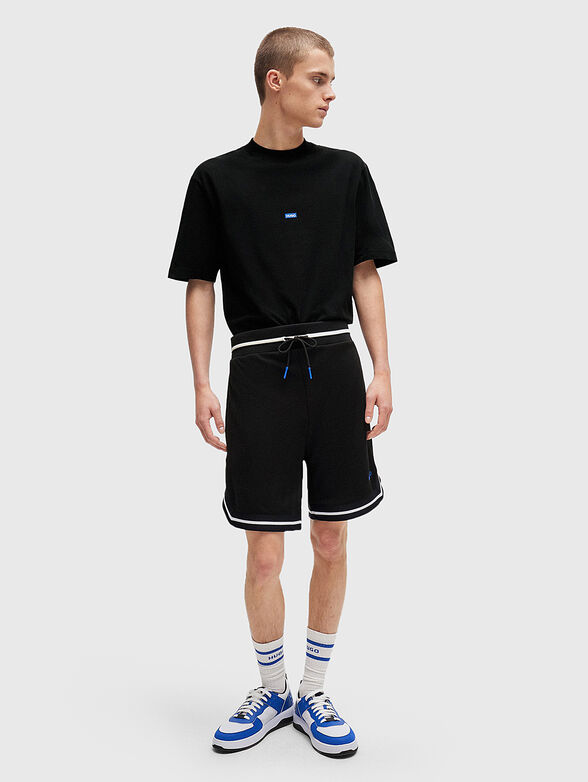 Black shorts with contarst stripes - 4