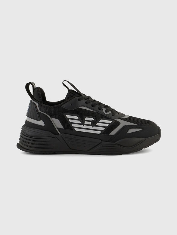 Sports shoes with logo accent - 1