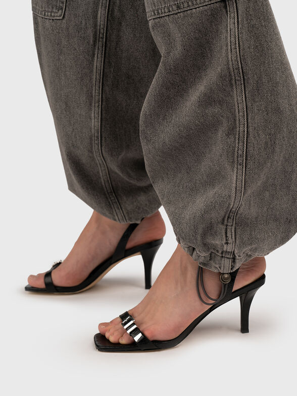 Cargo jeans with wide legs - 5