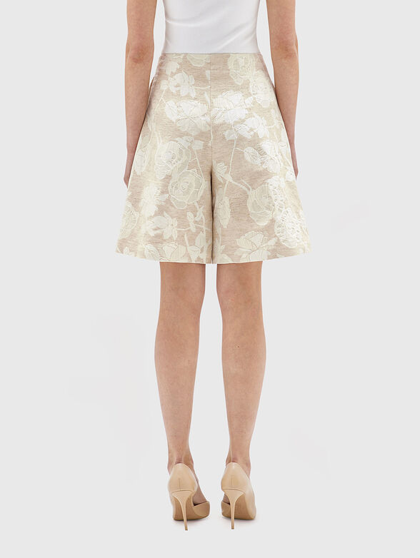 High waisted shorts with floral motifs - 2
