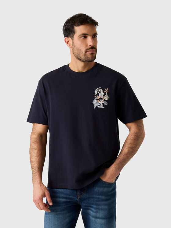 Cotton T-shirt with an accent on the back - 1