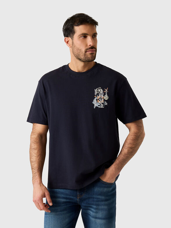 Cotton T-shirt with an accent on the back - 1