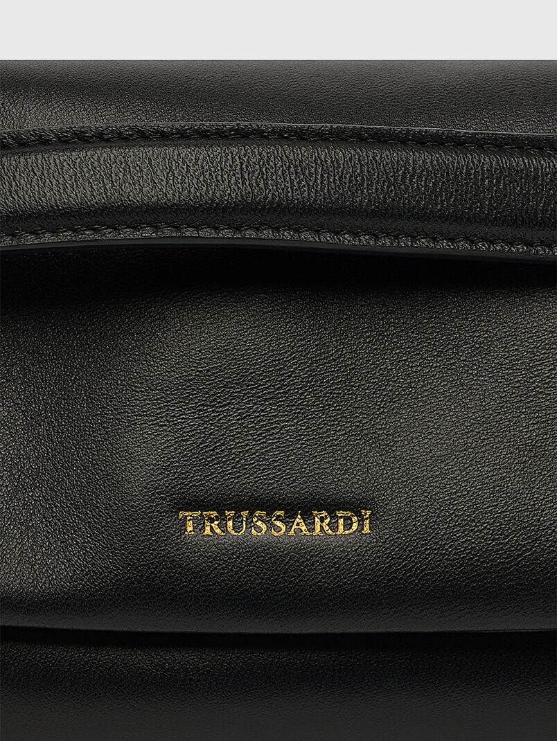 Leather bag with gold details - 3