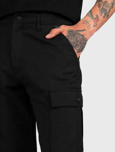 Black cargo pants with logo patch - 3
