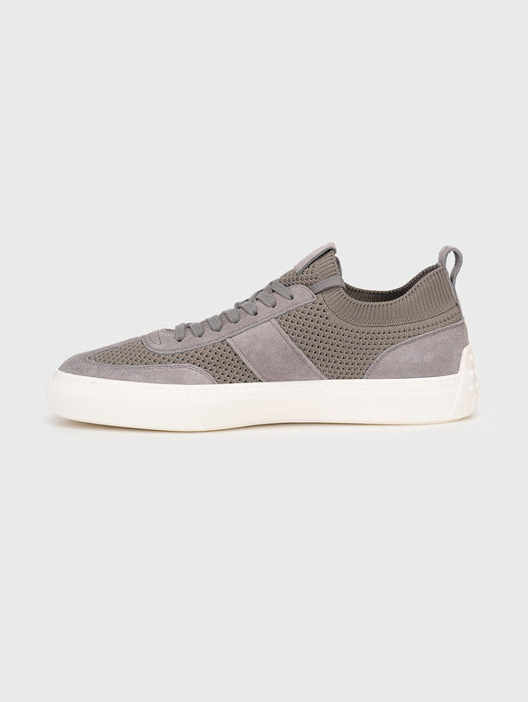Sports shoes with suede elements - 3