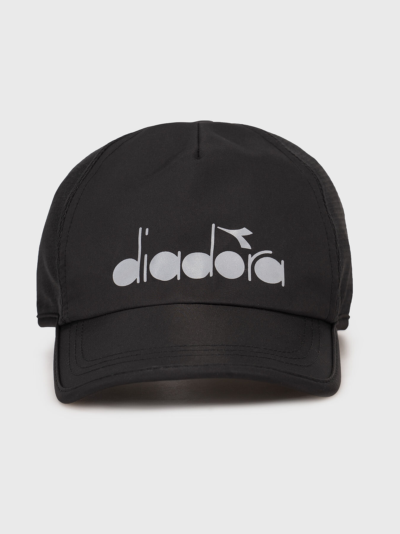 Black hat with logo print brand DIADORA Globalbrandsstore en