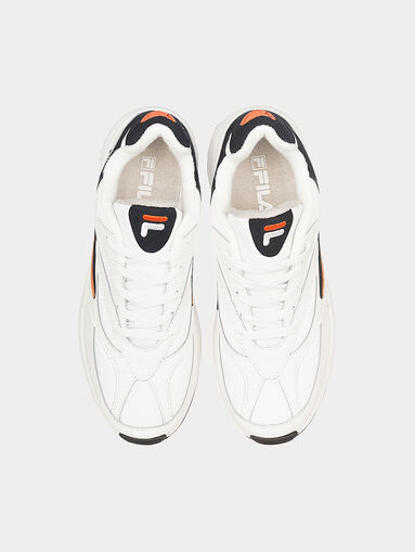 V94M LOW sneakers with multicolor elements - 5