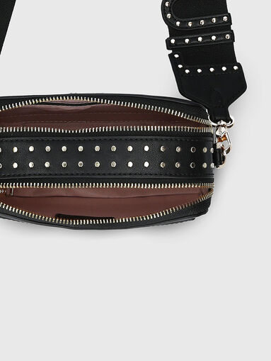 Small crossbody bag with logo shoulder strap - 5