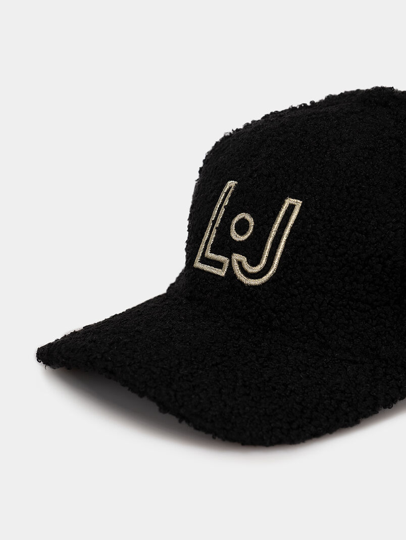 Black hat with logo embroidery and soft texture - 3