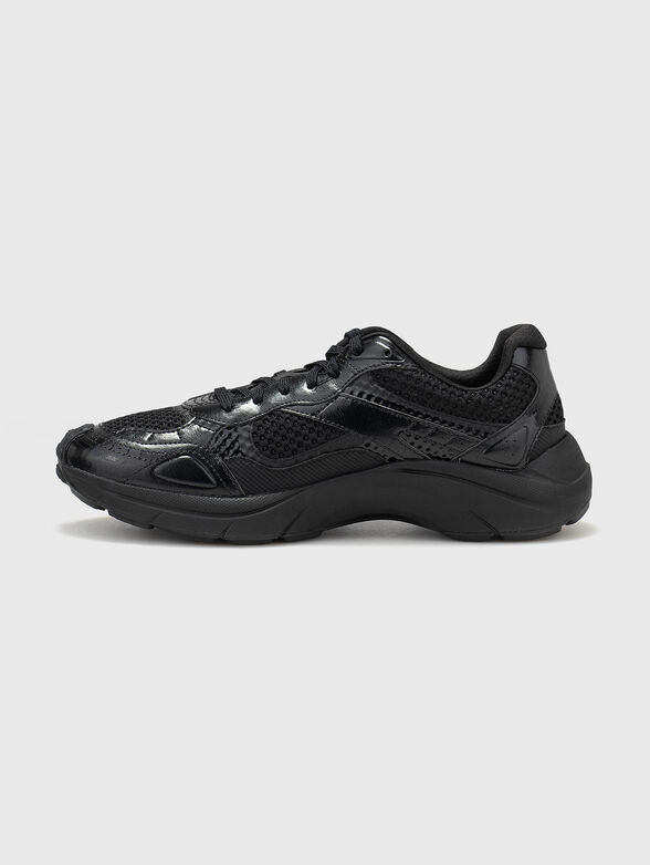 Black sports shoes with a logo detail - 4