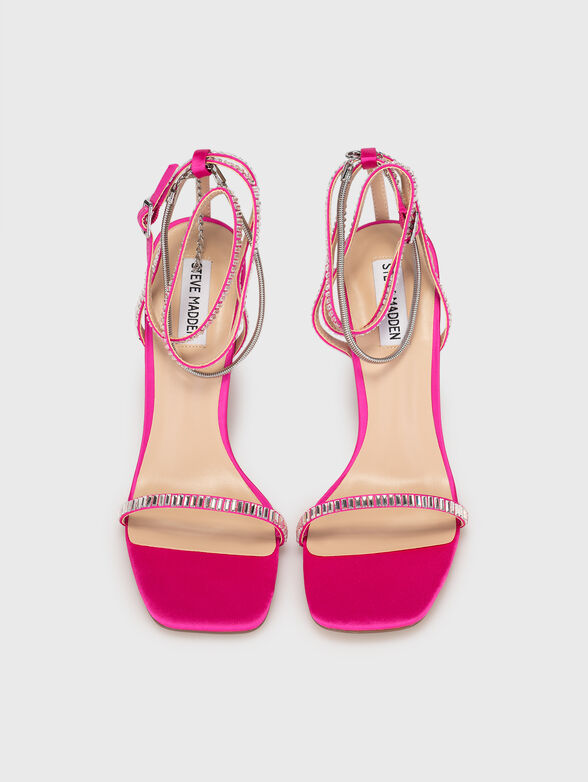 VIBRANCY heeled sandals with shiny accents - 6