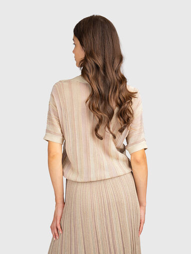 Short-sleeved sweater with a V-neck - 3