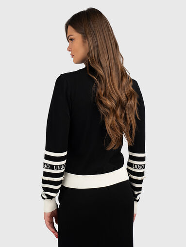 Vest with zip and logo accents - 3