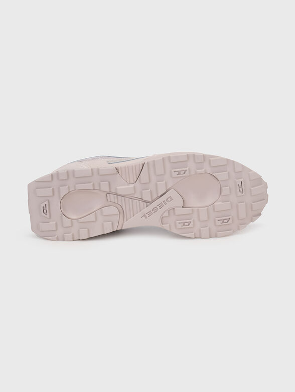 Sports shoes with contrasting logo - 5