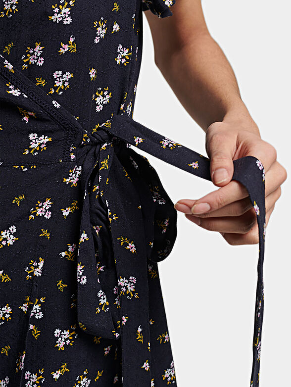 Short dress with floral print - 4