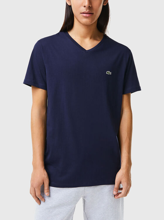 Тениска с V-образно деколте и лого детайл - 1