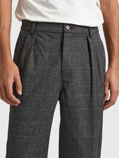 Trousers with checked print - 4