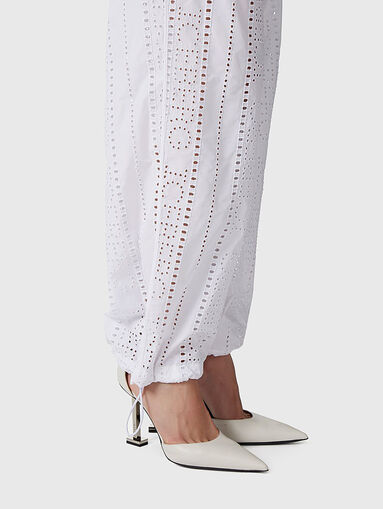 Trousers with accent English embroidery - 4