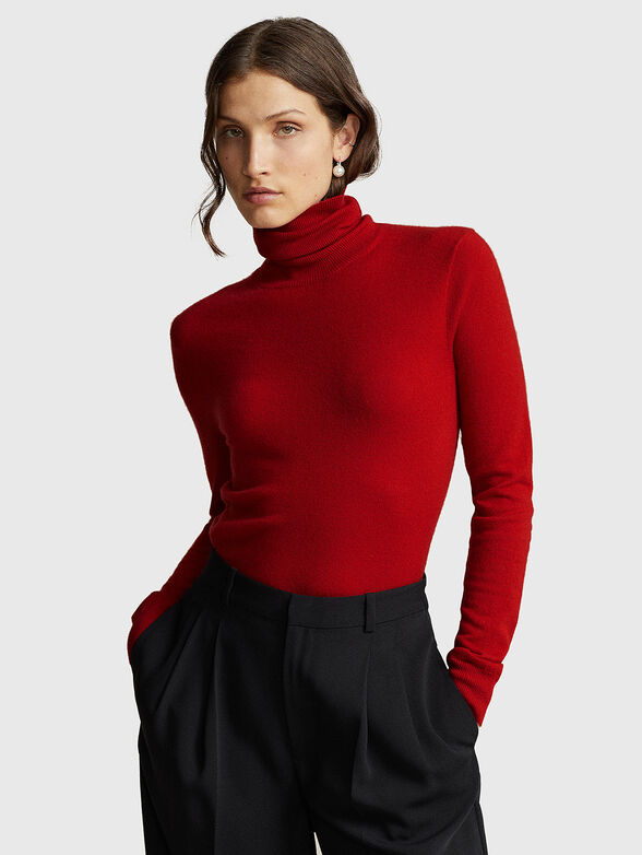 High neck cashmere sweater in red  - 1