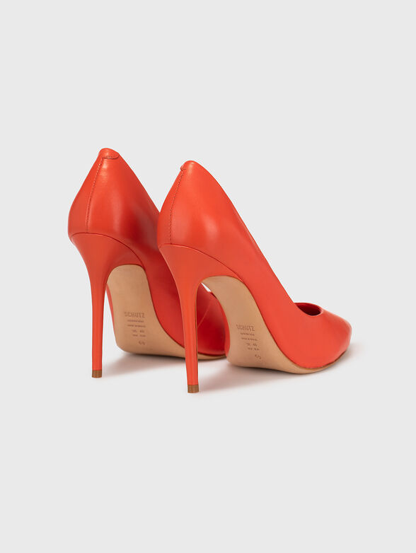 Heeled shoes in beige color - 3